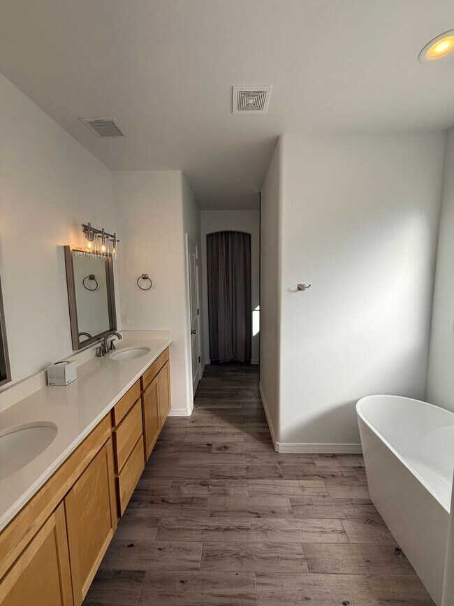 Building Photo - Beautiful home in Sonoma Springs! 4bed, 2.5 baths