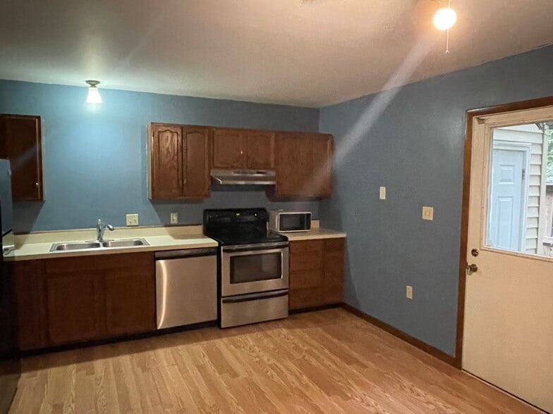 Kitchen - 223 Oakwood Ave
