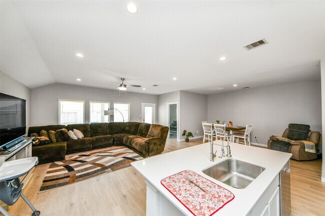 Building Photo - 31711 Melkridge Rd