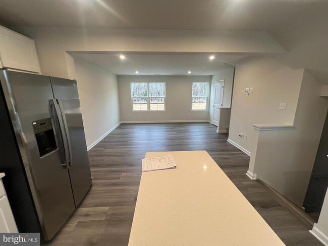 Building Photo - 1180 W Walnut Rd