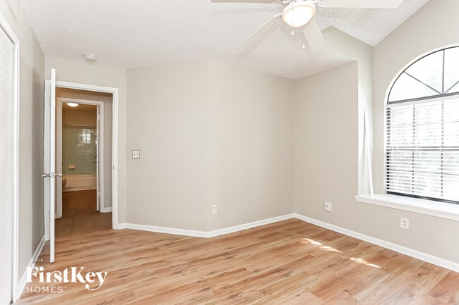 Building Photo - 1383 Cove Landing Dr