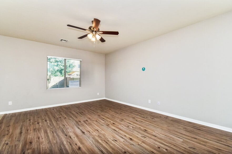 Building Photo - 6721 S May Fly Dr