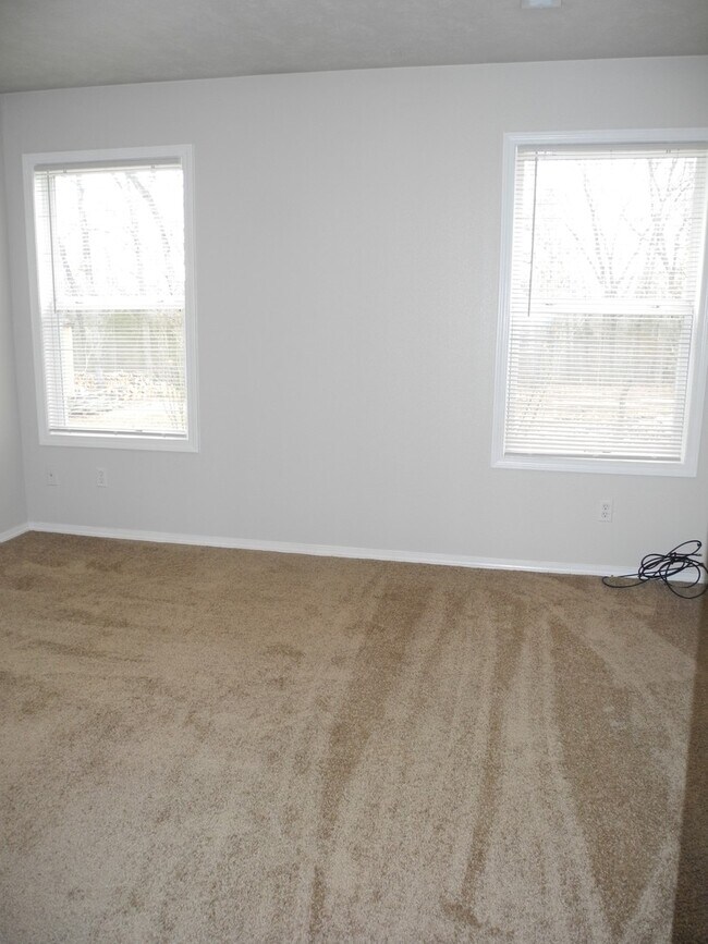 Building Photo - Single-Family Home in Merriam Woods