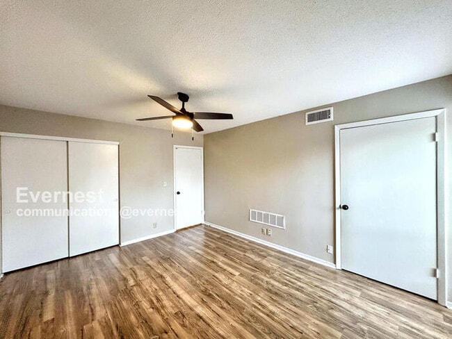 Building Photo - 6563 Poplar Woods Cir S