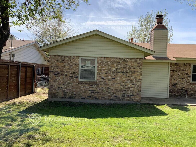 Building Photo - 3325 Hummingbird Ln