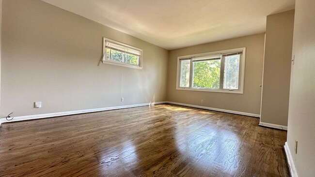 Building Photo - 84th Street  3531-3533