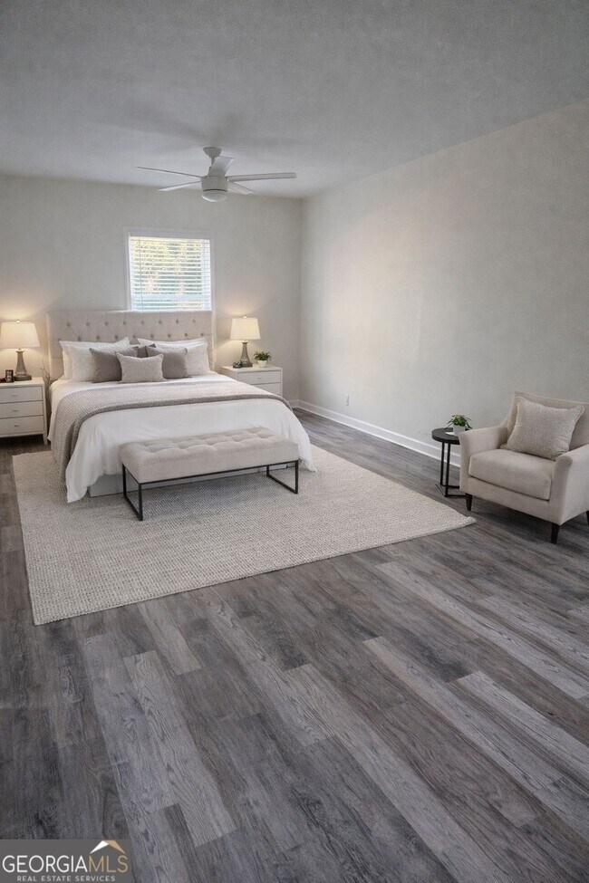 Building Photo - 2395 Fairway Cir SW