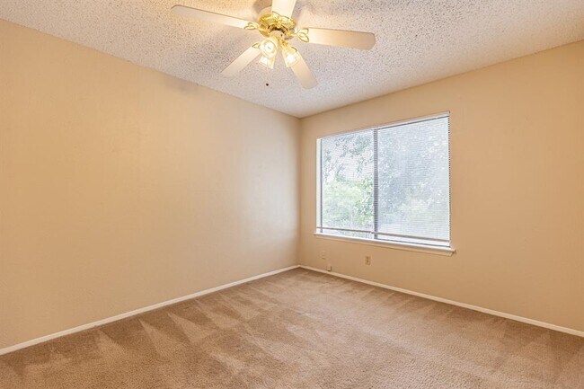 Building Photo - 9524 Quail Village Ln
