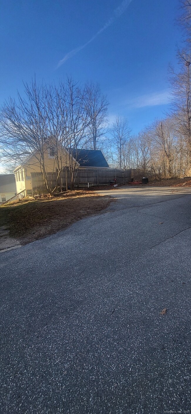 Building Photo - 70 Walnut St