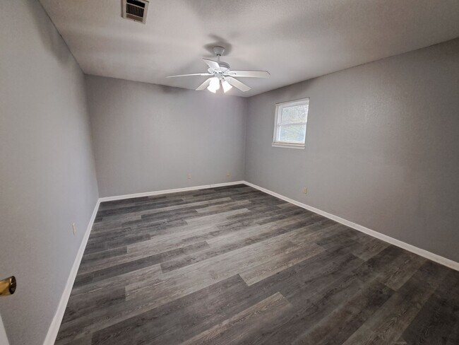 Building Photo - 7819 Hearthstone Cir