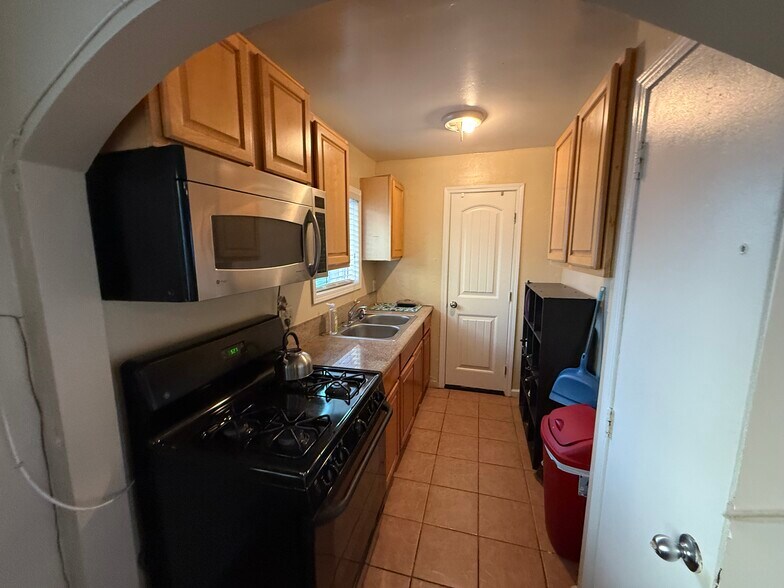 Building Photo - 5809 Lindo Paseo