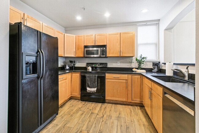 Building Photo - 1727 Pearl St