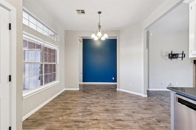 Building Photo - 824 Hunter Pl