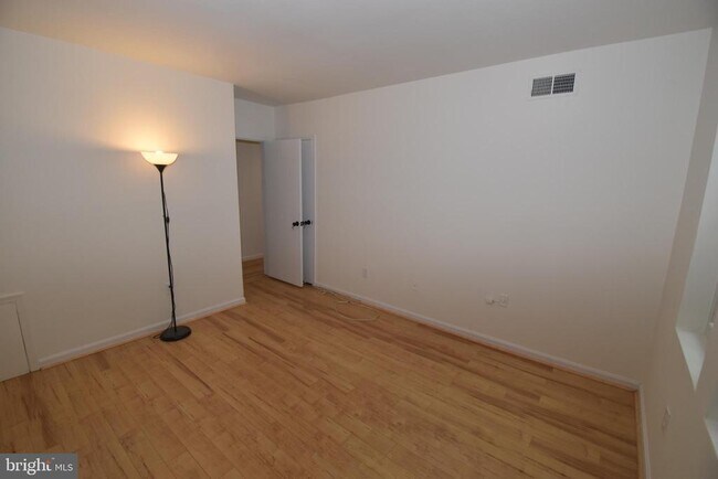 Building Photo - 1806 Key Blvd