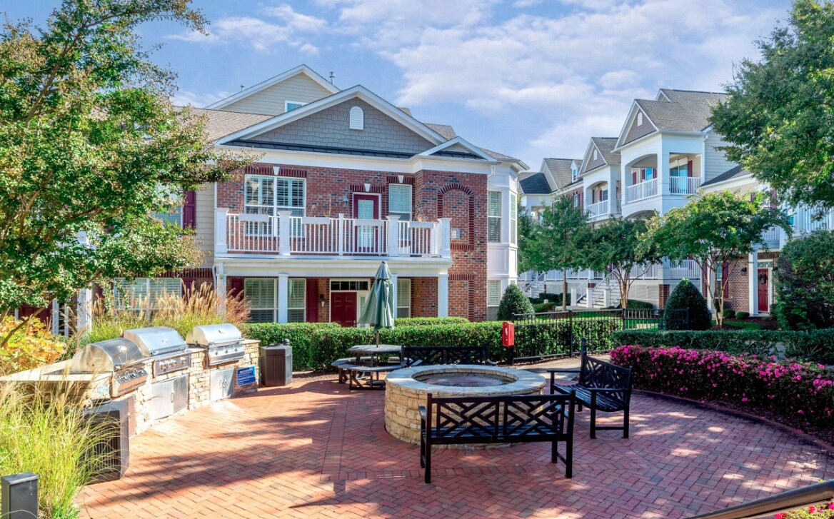 Barbecue Area - 10420 Sablewood Dr