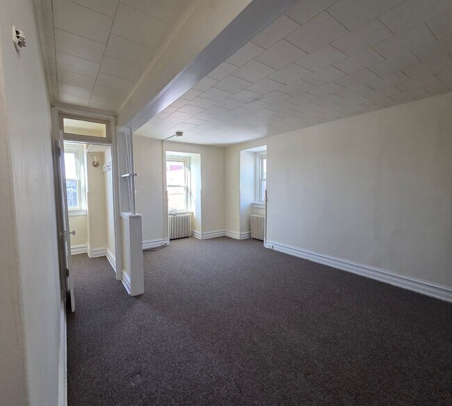 Building Photo - 19 S 12th St