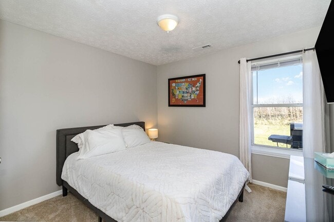 Building Photo - 130 Overbrook Ct