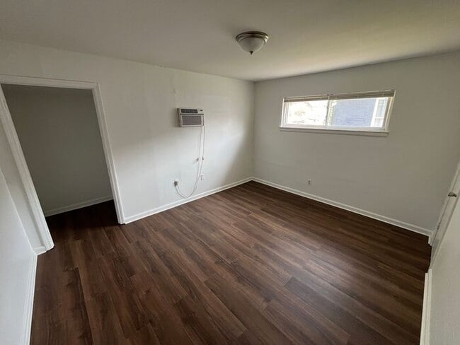 Building Photo - Charming 3-Bedroom Duplex Near CHI Memoria...