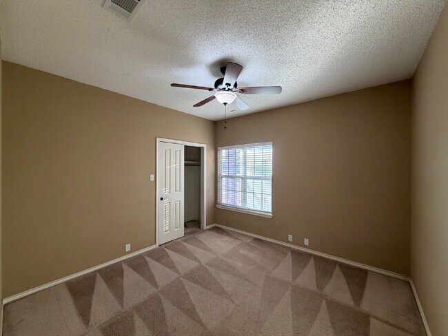 Building Photo - Beautiful 3-Bed, 2-Bath Gem in Lubbock- Spacious 1500 Sq Ft Living!