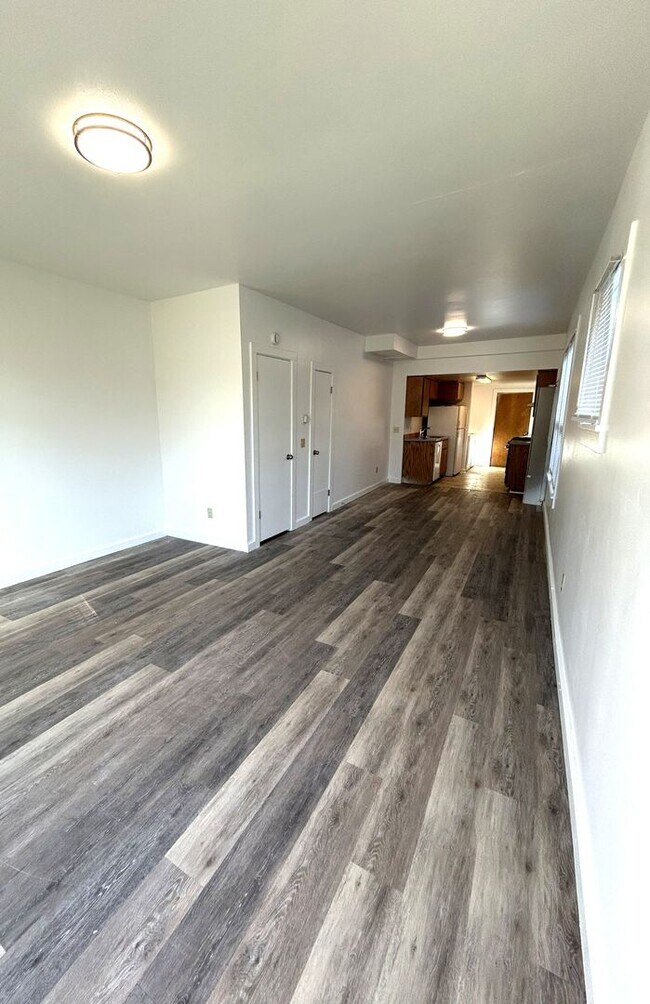 Building Photo - Thompson2