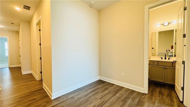 Building Photo - 205 Prairie Ln