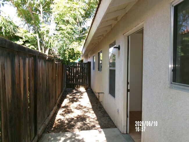 Building Photo - 2811 Brookside Dr