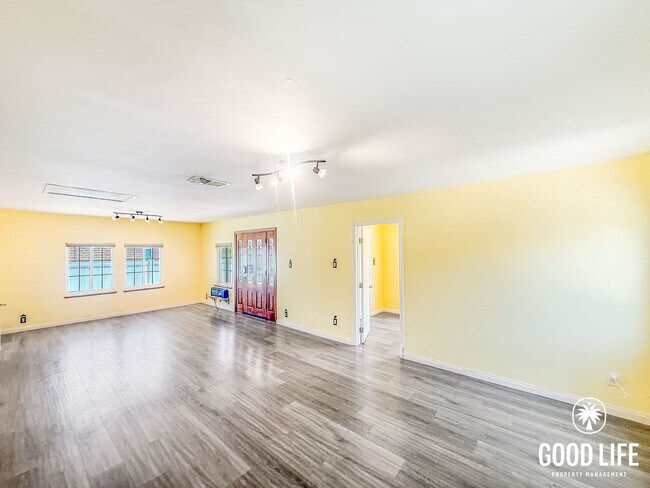Building Photo - SD: Cozy 2BD/2BA Home in Ramona with Front Patio, Included Landscaping & A/C