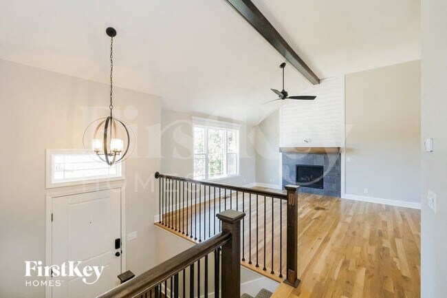 Building Photo - 811 S Sunset Ln