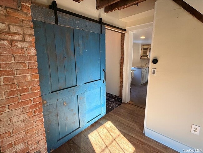 Building Photo - 265 Maybrook Rd