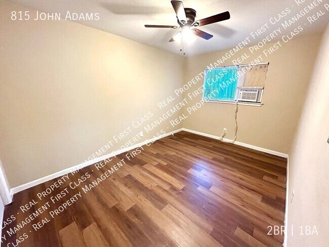 Building Photo - 815 John Adams Dr