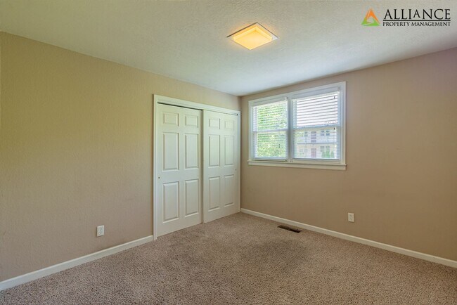 Building Photo - 1518 College Ave