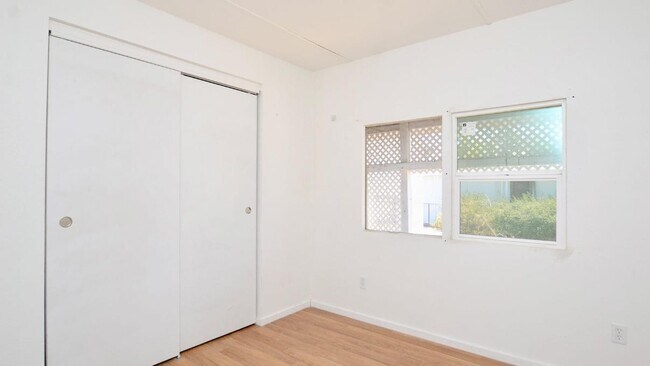 Building Photo - 334 N 83rd St