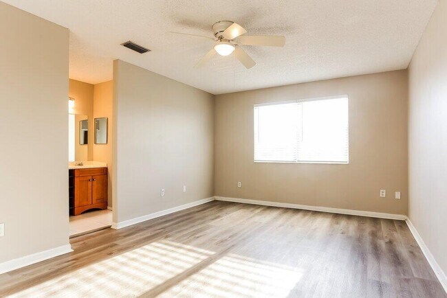 Building Photo - 848 NW 98th Ave