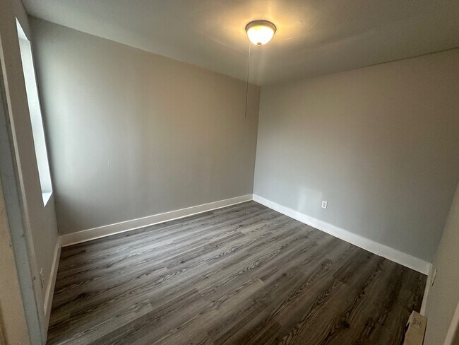 Building Photo - 3911 N Percy St