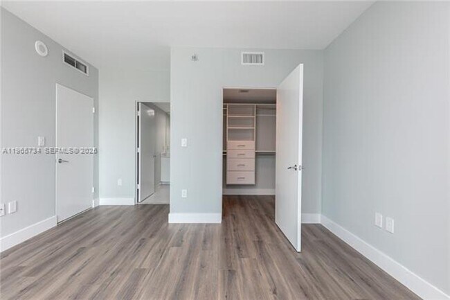 Building Photo - 500 Brickell Ave