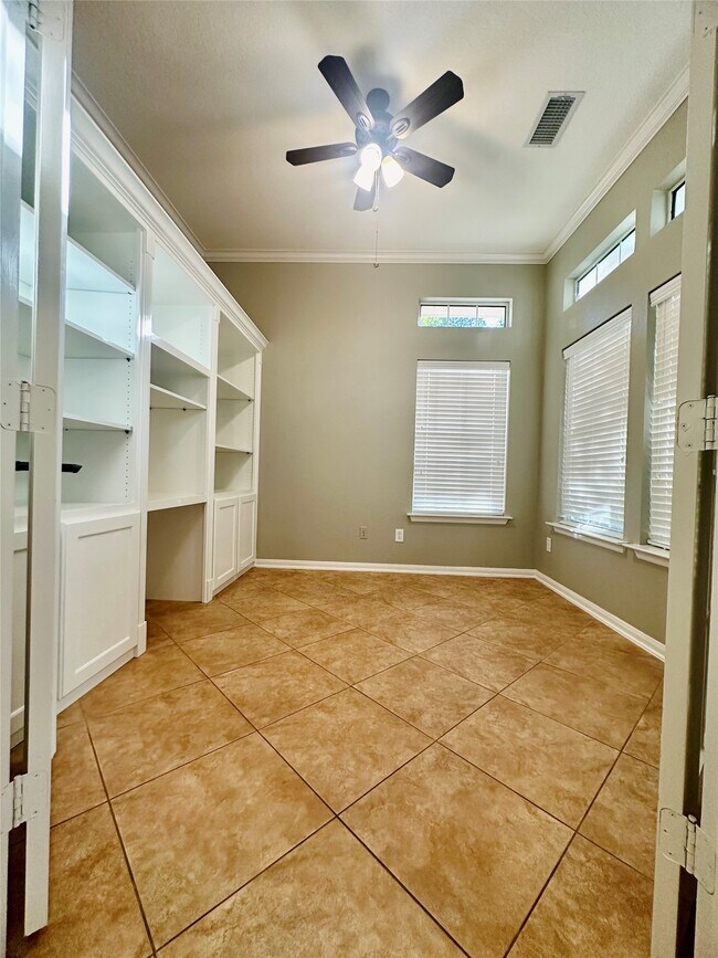 Building Photo - 3 W Greenhill Terrace Pl