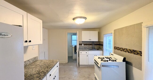 Building Photo - 340 Marble St