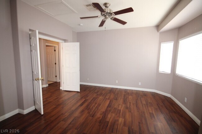 Building Photo - 947 Whispering Grove Ave