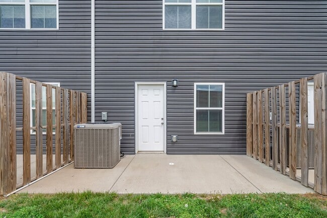 Building Photo - Two Bedroom with Garage!