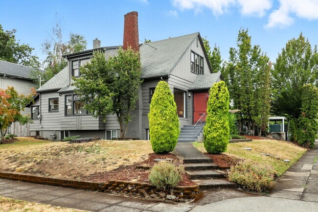 Building Photo - 423 NE 55th Ave