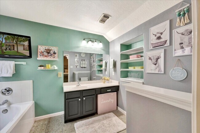 Building Photo - 4026 Bentwood Dr