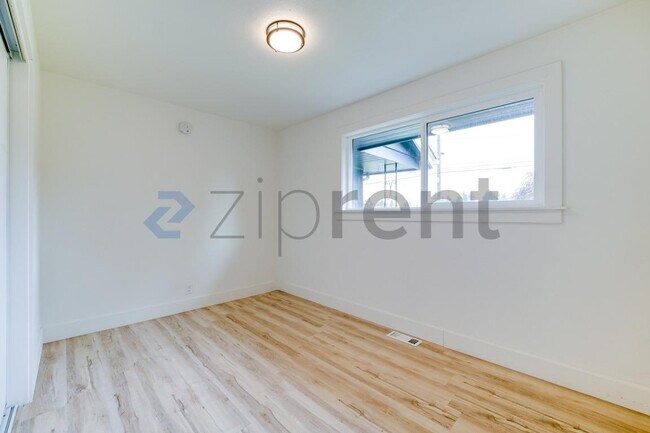 Building Photo - 511 SW 120th St