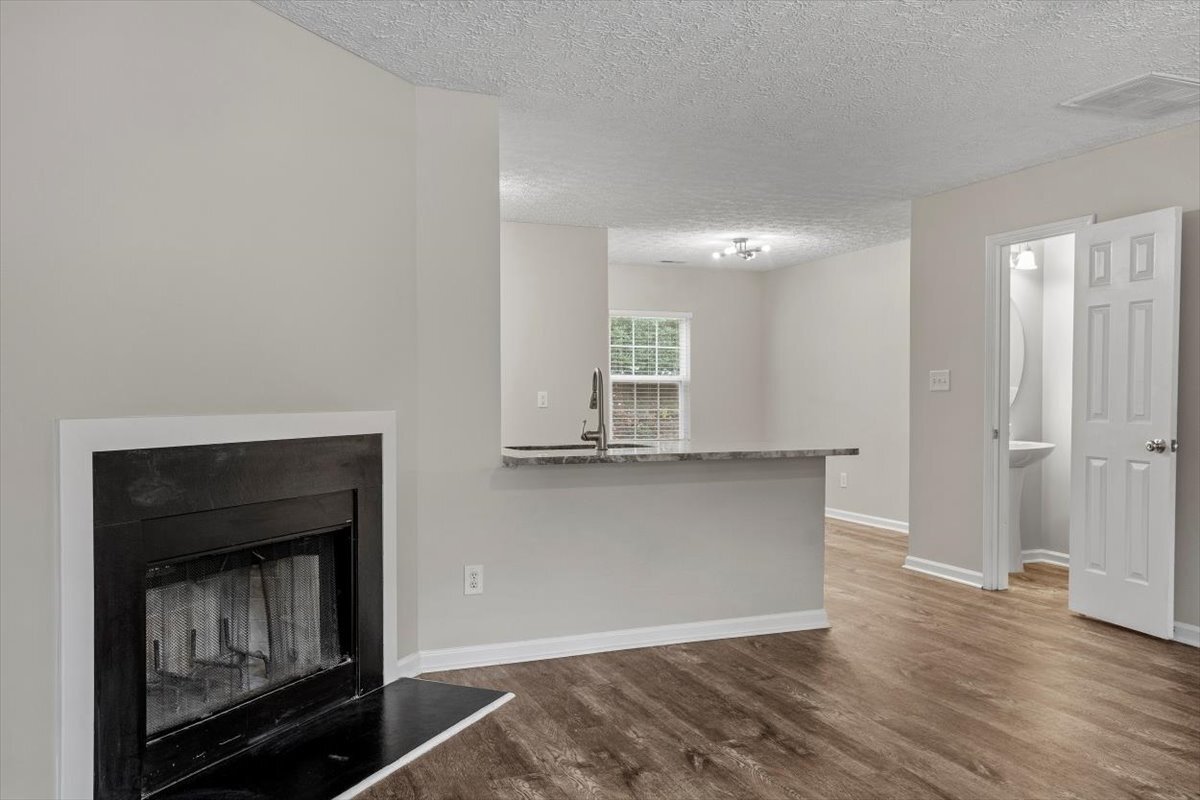 Building Photo - 446 Saint John Dr