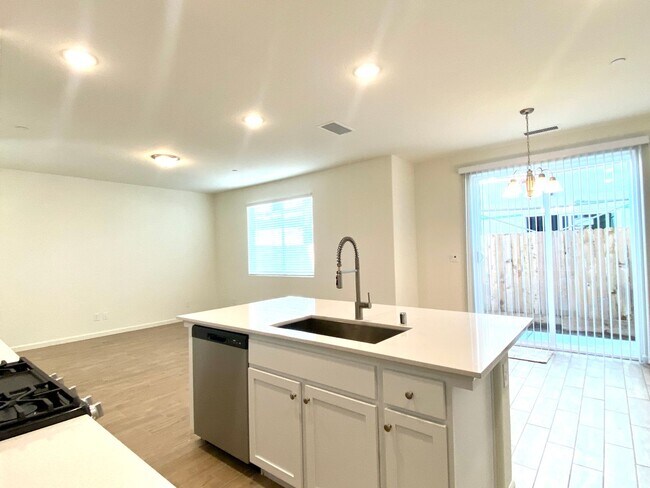 Building Photo - $2,350 Raleigh Dr, 3 Bed, Gated Community, Solar & HOA Pool, Clinton & Armstrong