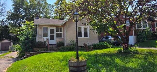 Primary Photo - Newly Remodeled House for Rent in Shrewsbury!