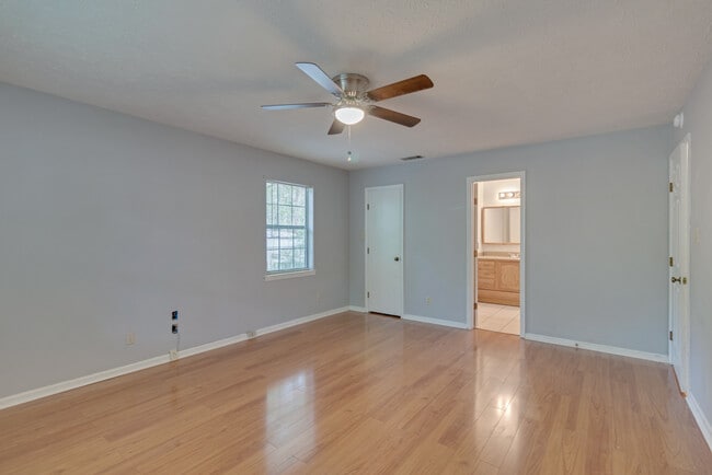 Building Photo - 130 Briarwood Ln