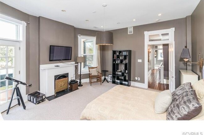 Building Photo - -- AVAILABLE JULY 15TH --  4 BR / 3.5 BA Gorgeous Home in The Fan, Available July 15tht!