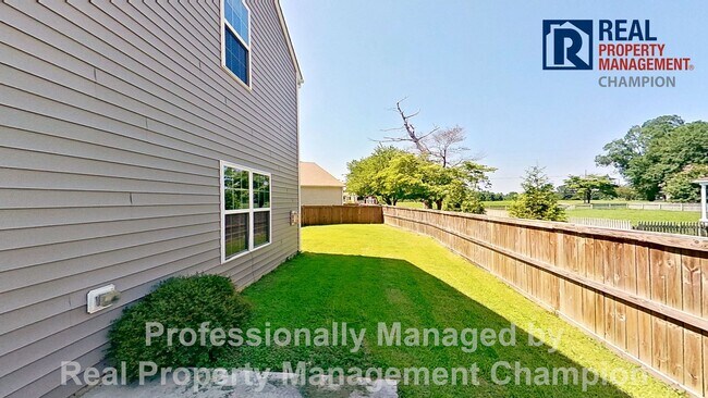 Building Photo - Spacious Home w/Open Living, Fireplace, Fenced Yard & Solar Panels