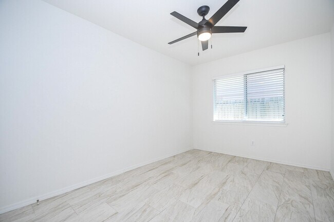 Building Photo - 6306 Spruce Manor Ln