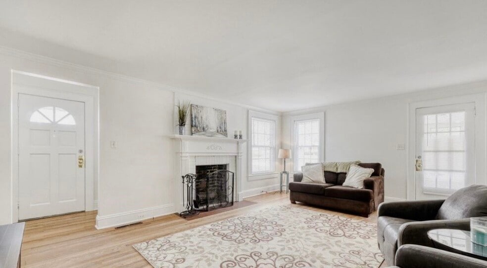 Building Photo - 639 E Iredell Ave